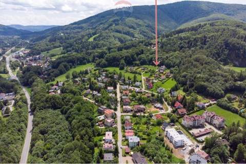 Najwyższa działka pod Czantorią   dom w lesie