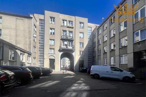 Do wynajęcia suterena 163m2 na magazyn w kamienicy na Powiślu