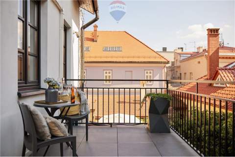Zabytkowa Kamienica z 5 Luksusowymi Apartamentami