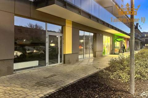 Do wynajęcia lokal handlowo-usługowy 54m2 Włochy, osiedle