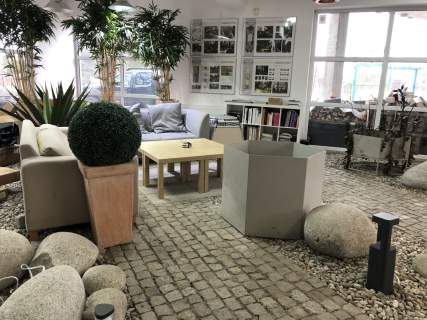Budynek biurowy z częścią mieszkalną