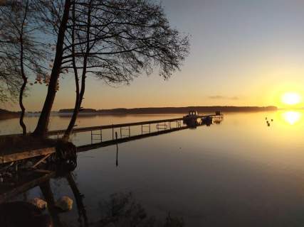 Dom z własną plażą i pomostem nad jeziorem Mamry na SWJM