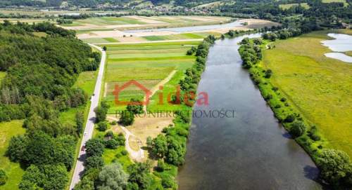 DZIAŁKA PRZY RZECE SAN