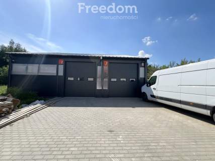 Kompleks komercyjny z halą i nowoczesnym biurowcem