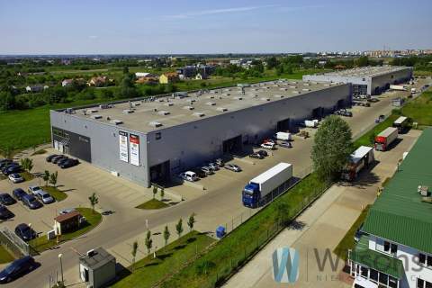  Wysoki magazyn z biurem różne metraże Okęcie
