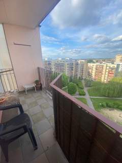 3 pokoje, 62.50m2, balkon, winda, do remontu, Os.Dobrzec