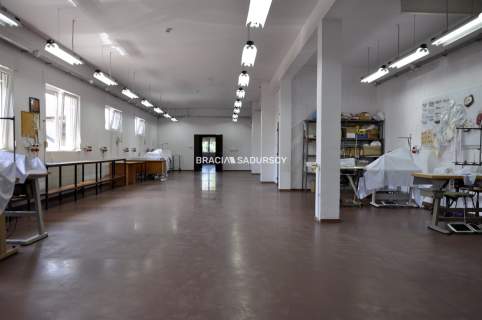 NA SPRZEDAŻ 2 BUDYNKI PRODUKCYJNE I DOM 