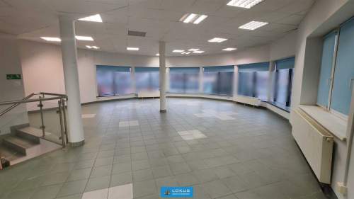Salon wystawienniczy handel usługi parking