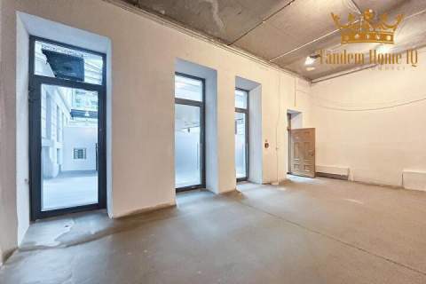 Do wynajęcia lokal 55,28m2 Warszawa śródmieście, kamienica, patio