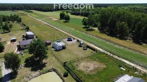 Domek holenderski z tarasem na działce 1055m2.