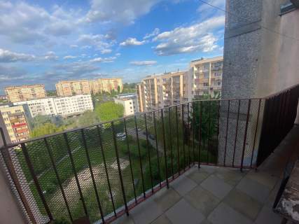 3 pokoje, 62.50m2, balkon, winda, do remontu, Os.Dobrzec