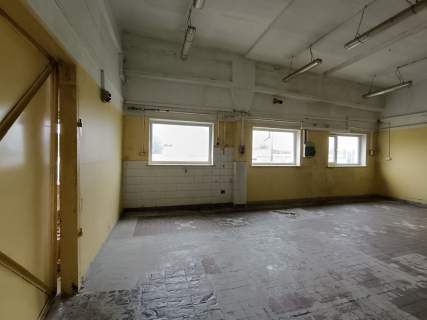 Hala około 120 m2, Pod Telegrafem