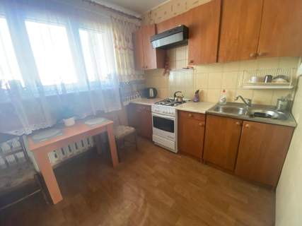 3 pokoje, 62.50m2, balkon, winda, do remontu, Os.Dobrzec