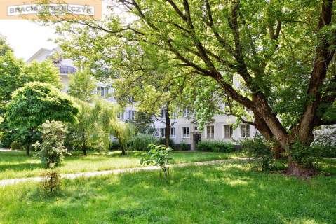 Parter. Duży balkon. Narożne. Przy Łazienkach