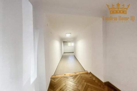 Do wynajęcia suterena 163m2 na magazyn w kamienicy na Powiślu