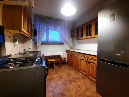 Trzy Pokoje, Garderoba 77m2, Piwnic 8m2