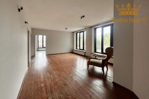 Do wynajęcia biuro 120m2 na piętrze blisko Arkadii, Forest, studio