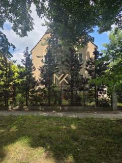 Dom wolnostojący z garażem
