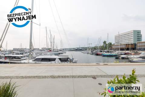 Lokal z widokiem na zatokę,przy deptaku Yacht Park