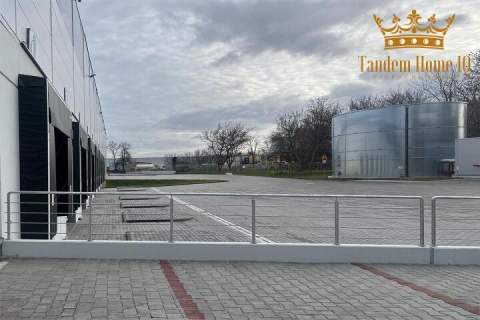 Hala magazynowa klasy A 1636m2 - Targówek droga S8 - na wynajem