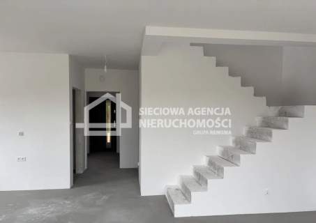 Nowy dom w nadmorskiej okolicy Mosty-Rewa