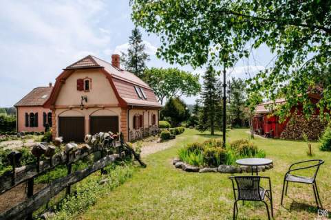Klimatyczna posiadłość, 2 budynki, staw, Mazury