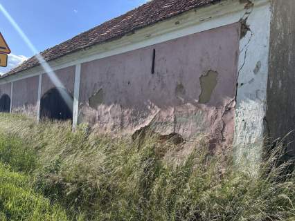 Działka zabudowana budynkiem gospodarczym