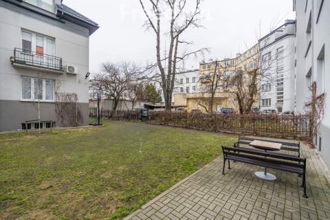 81 m w przedwojennej kamienicy na Mokotowie