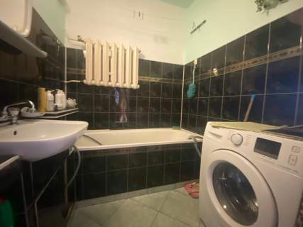 3 pokoje, 62.50m2, balkon, winda, do remontu, Os.Dobrzec