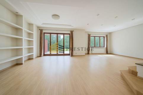 Elegant Home with Garden Sauna in Konstancin