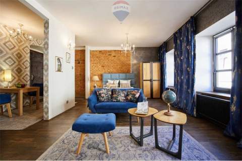 Zabytkowa Kamienica z 5 Luksusowymi Apartamentami
