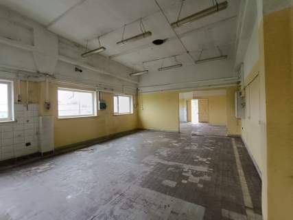 Hala około 120 m2, Pod Telegrafem