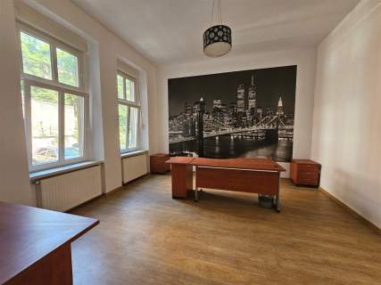 Nieruchomość komercyjna na sprzedaż, 94,43 m2, Bytom