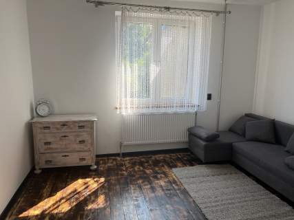 DOM Z DWOMA NIEZALEŻNYMI MIESZKANIAMI, działka 10 ar