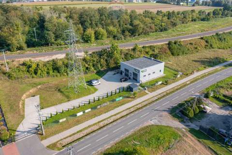 Działka z biznesem z potencjałem rozbudowy.