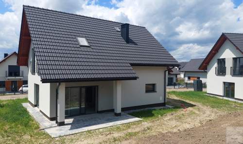 Przestronny nowy dom w zielonej okolicy
