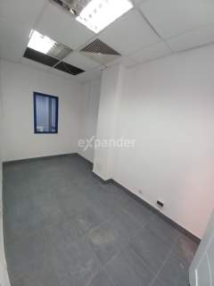 BIUROWIEC 527,70 m2 2 PIĘTRA PODPIWNICZENIE 