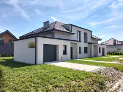 Bliźniak 140 m2, działka 450 m2. Stan deweloperski.