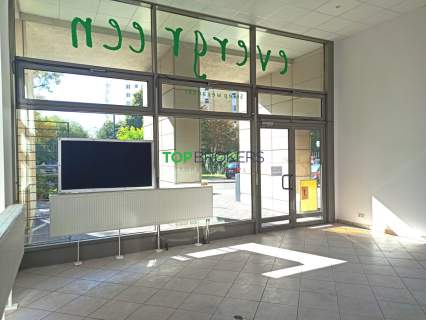 Przestronny lokal obok Arkadii z parkingiem