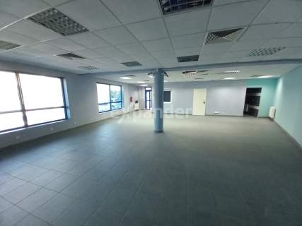 BIUROWIEC 527,70 m2 2 PIĘTRA PODPIWNICZENIE 