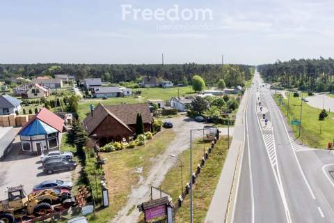 Działka zabudowana budynkiem drewnianym