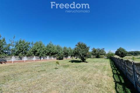 Ładna ogrodzona zadrzewiona działka 2600 m2