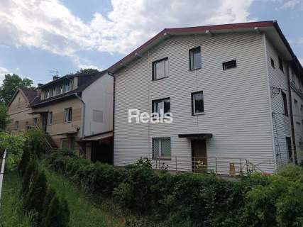 Hostel, dwa budynki, 17 pokoi, wszystkie wynajęte