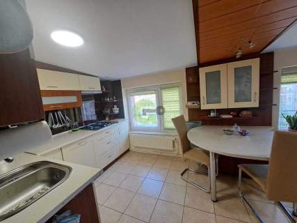 Nietuzinkowe mieszkanie na strychu   47 m , Raków