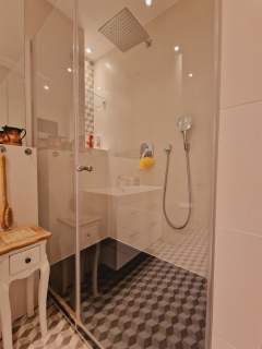 APARTAMENT Z WIDOKIEM NA OGRODY I PANORAMĘ MIASTA