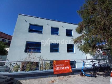 BIUROWIEC 527,70 m2 2 PIĘTRA PODPIWNICZENIE 