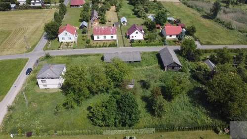 Na sprzedaż działka budowlana z zabudowaniami