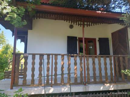 Ogródek z działkowy z altaną murowaną