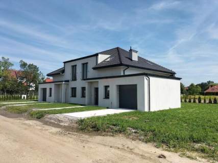 Bliźniak 140 m2, działka 450 m2. Stan deweloperski.