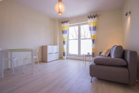 Cicha kawalerka w apartamentowcu - Pograniczna 26